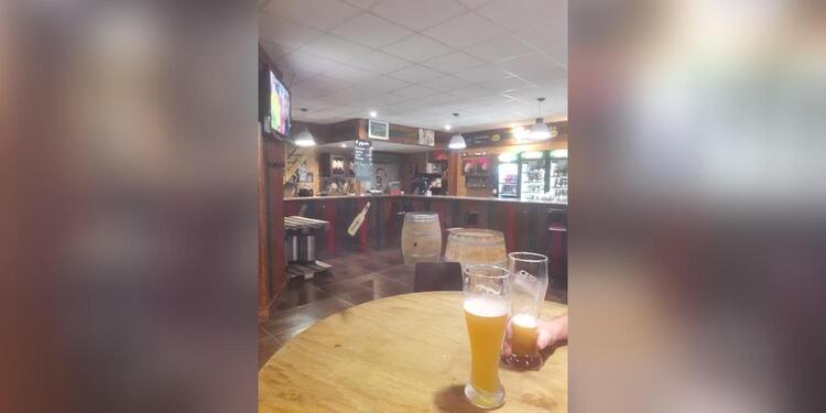 V and B Poitiers, bar