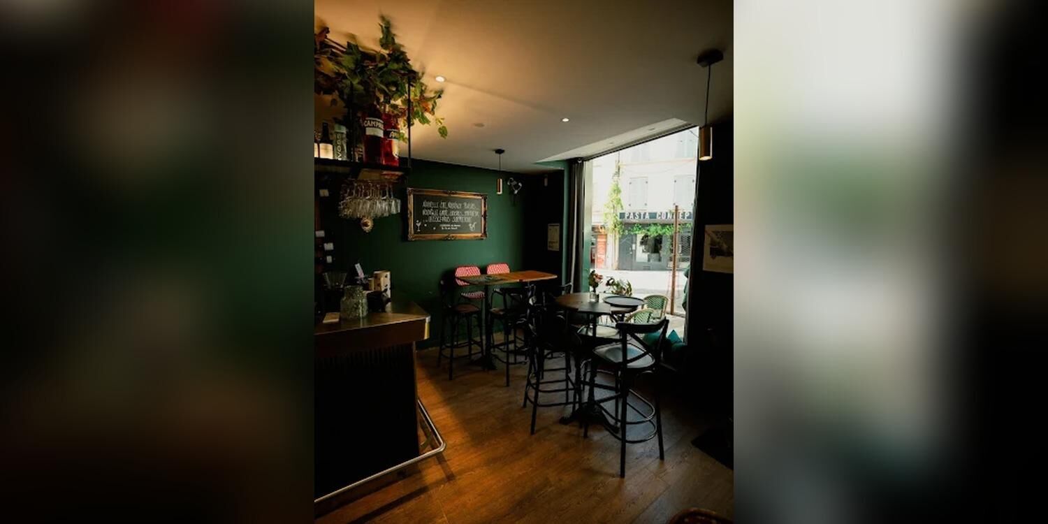 Le Divin, bar