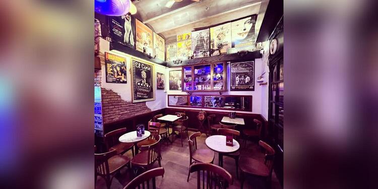 Bar El Cine, bar