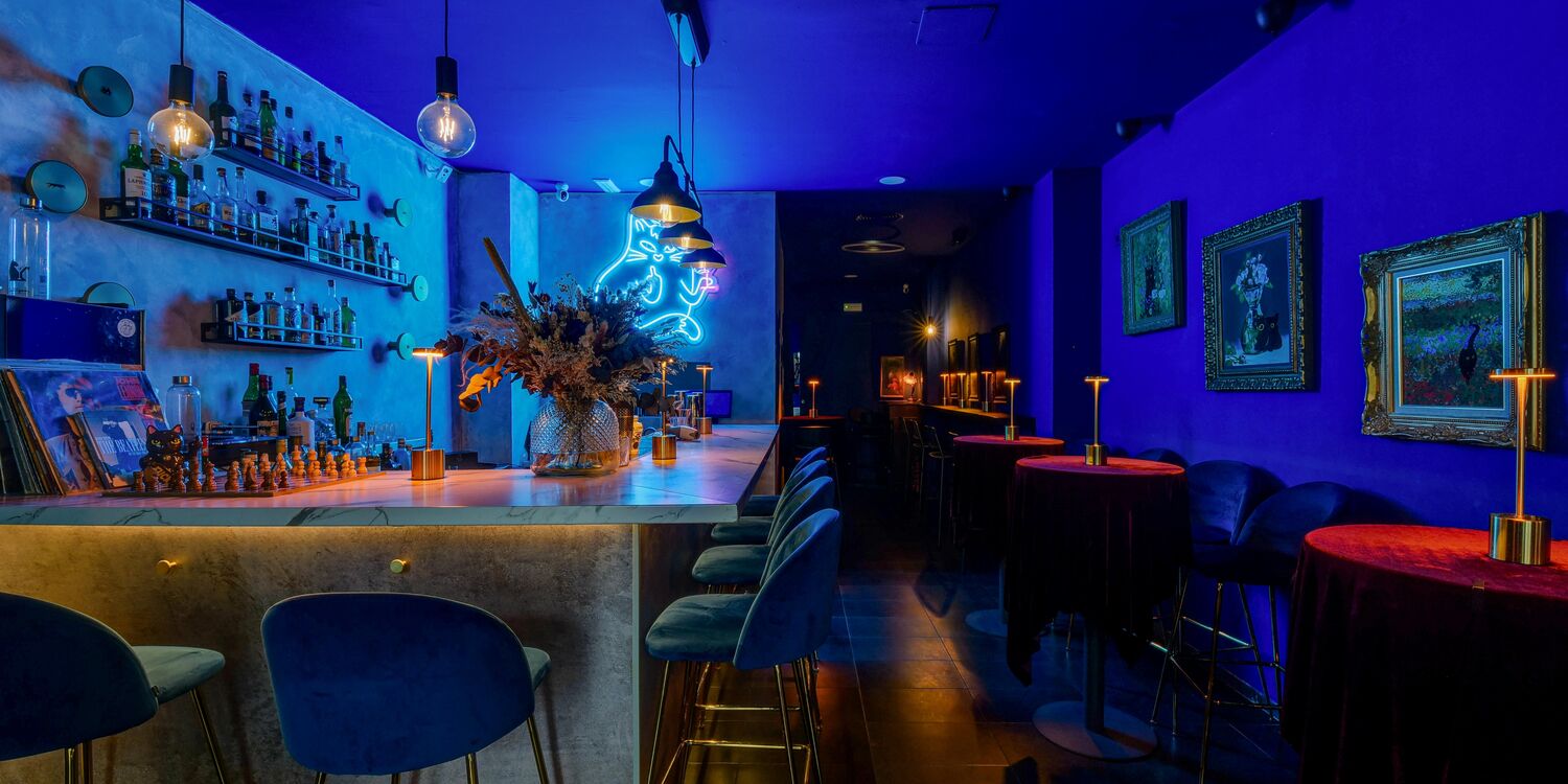 Gato Negro, bar