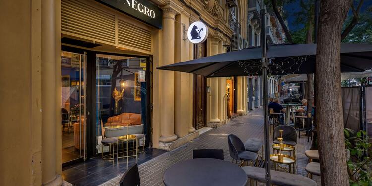 Gato Negro, bar