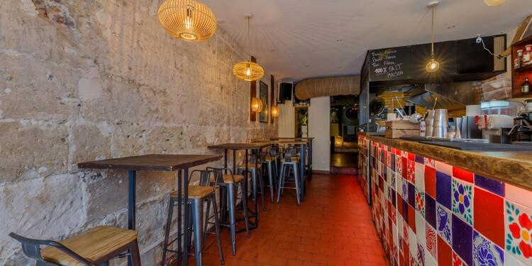Hoguera, bar