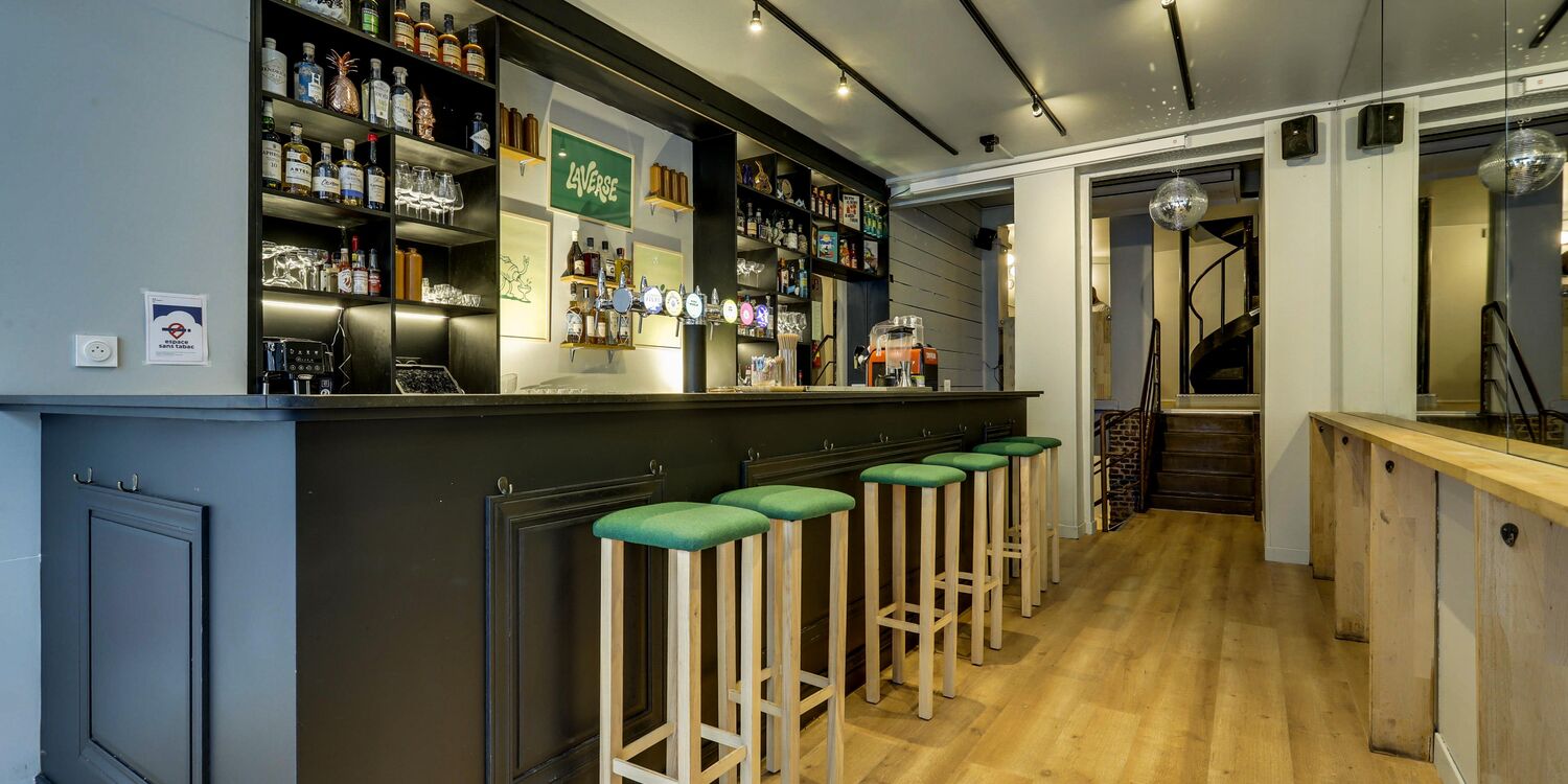 Laverse, bar