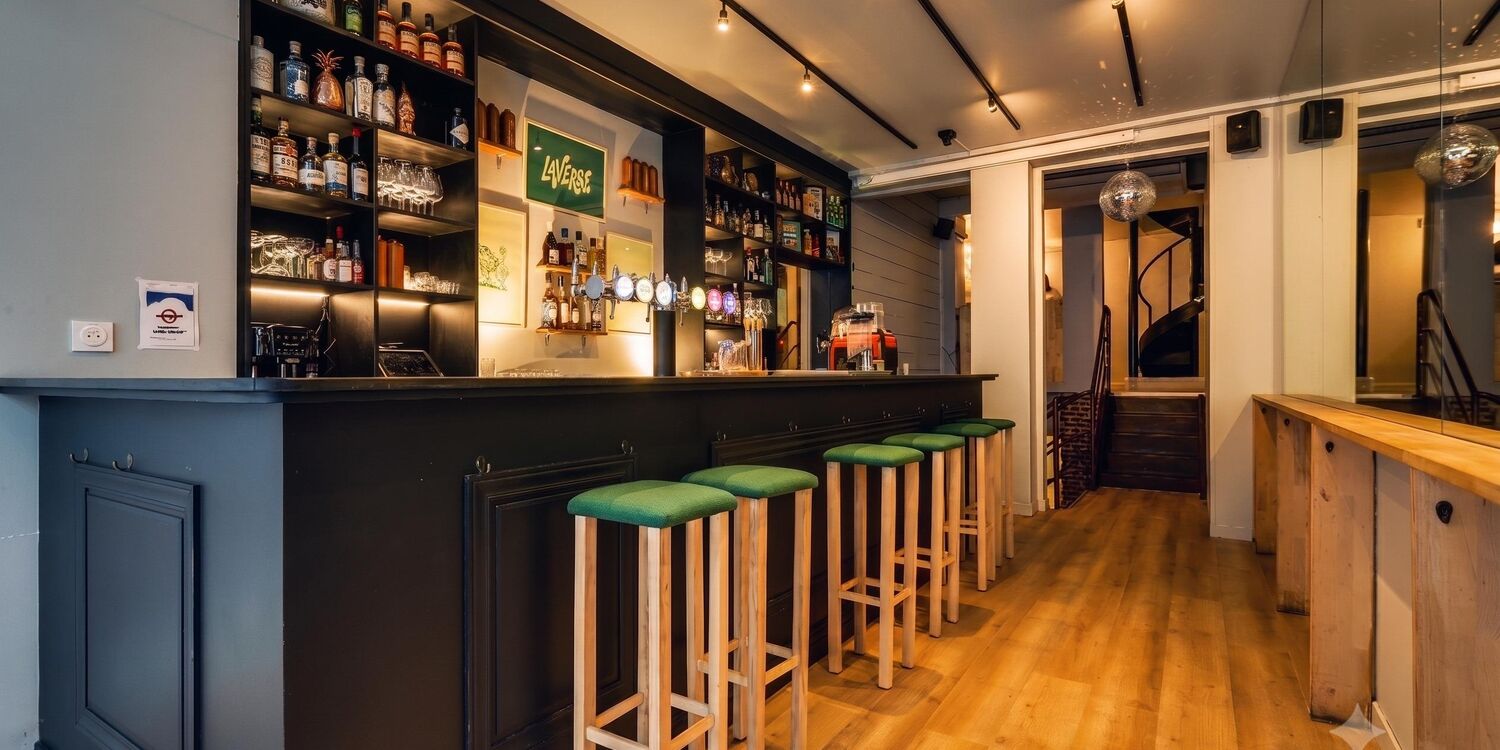 Laverse, bar