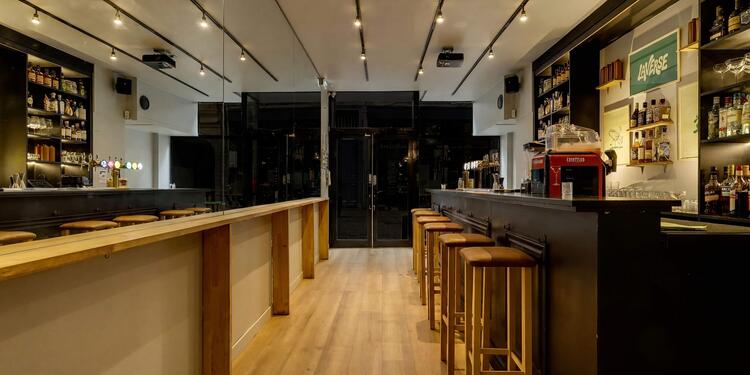 Laverse, bar