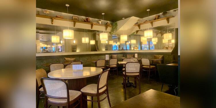 AUGUST, bar
