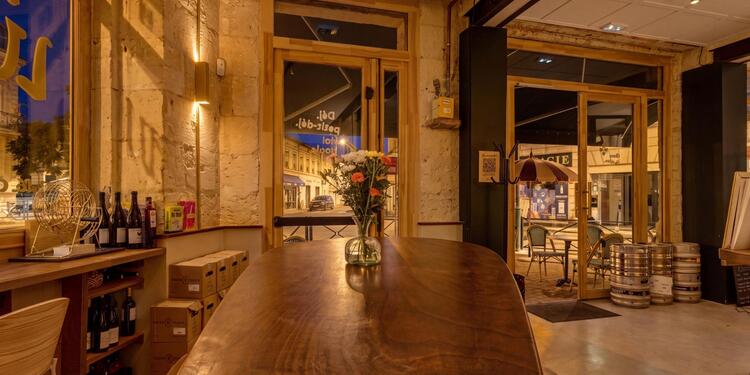 Luzine Cuisine, bar