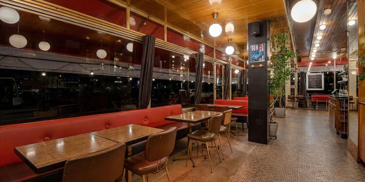 L'Arcouest, bar