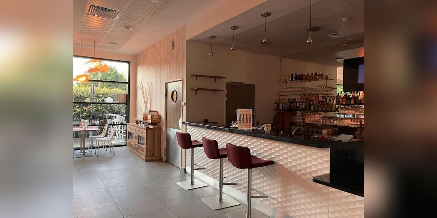 Best Western Plus Paris Vélizy, bar