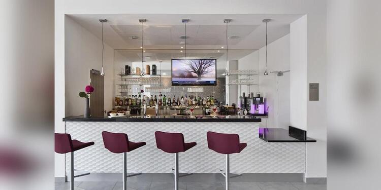 Best Western Plus Paris Vélizy, bar