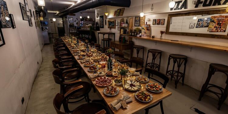 Via Fora!, bar