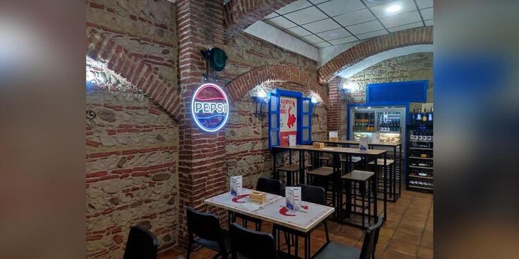 Taberna XCajones, bar
