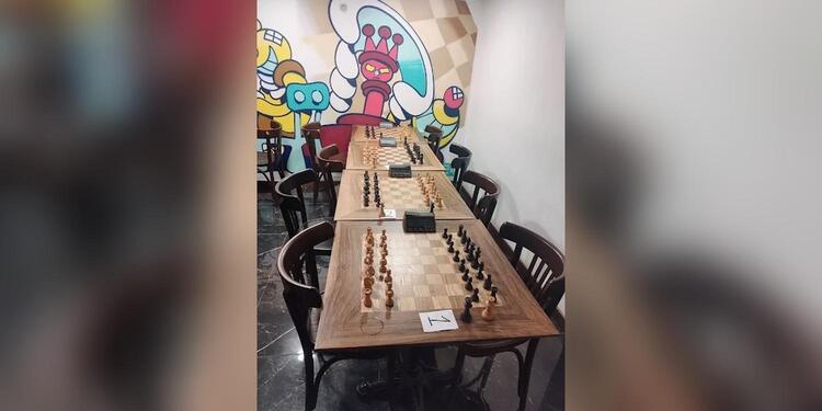 Chess'nBar, bar