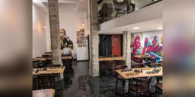Chess'nBar, bar