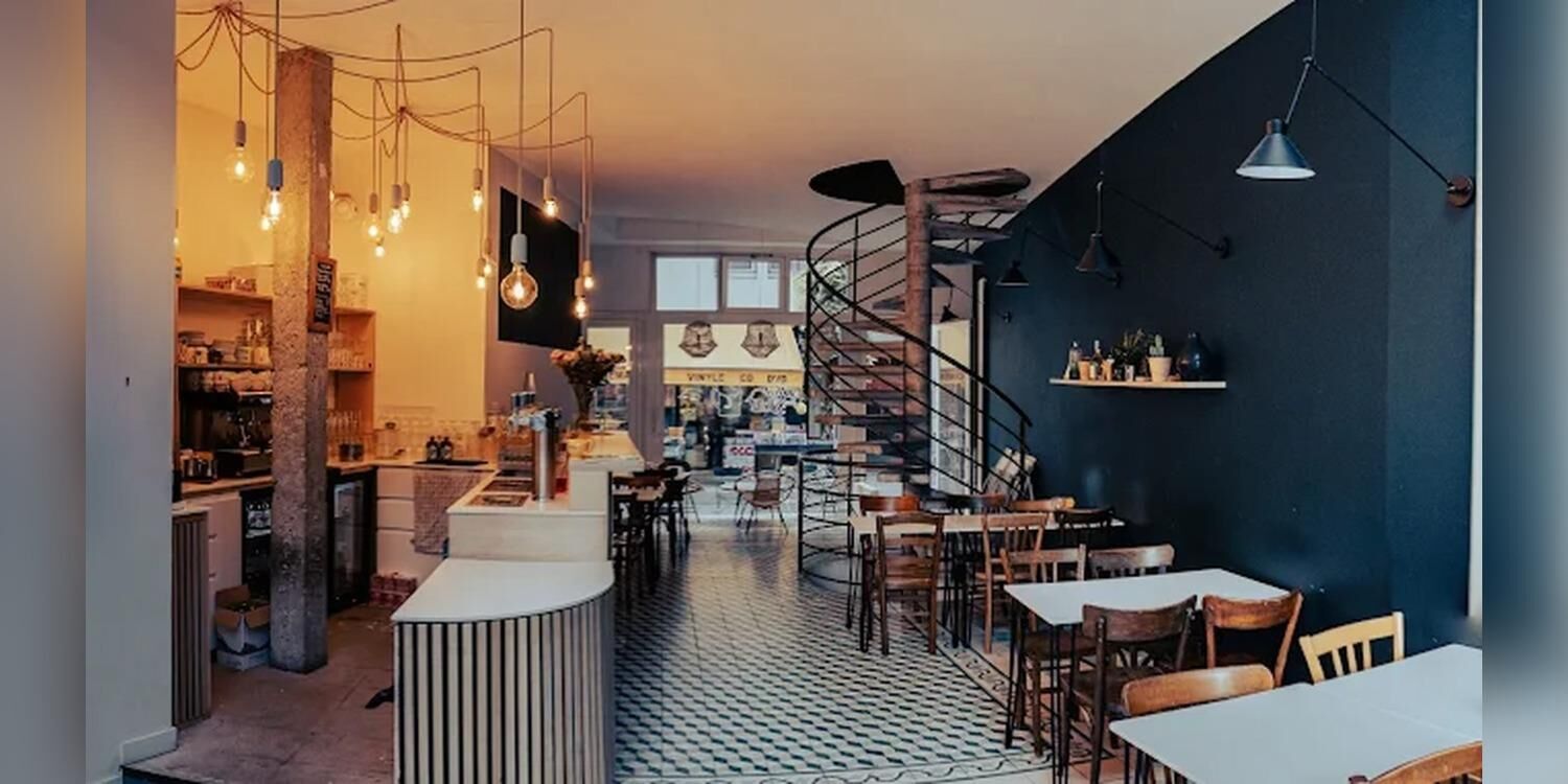 Le Chat Qui Dort, bar