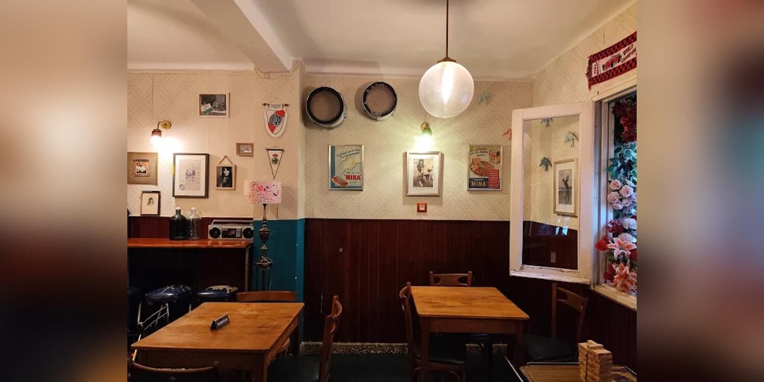 The Beer Garden Tap Room Saloon, bar