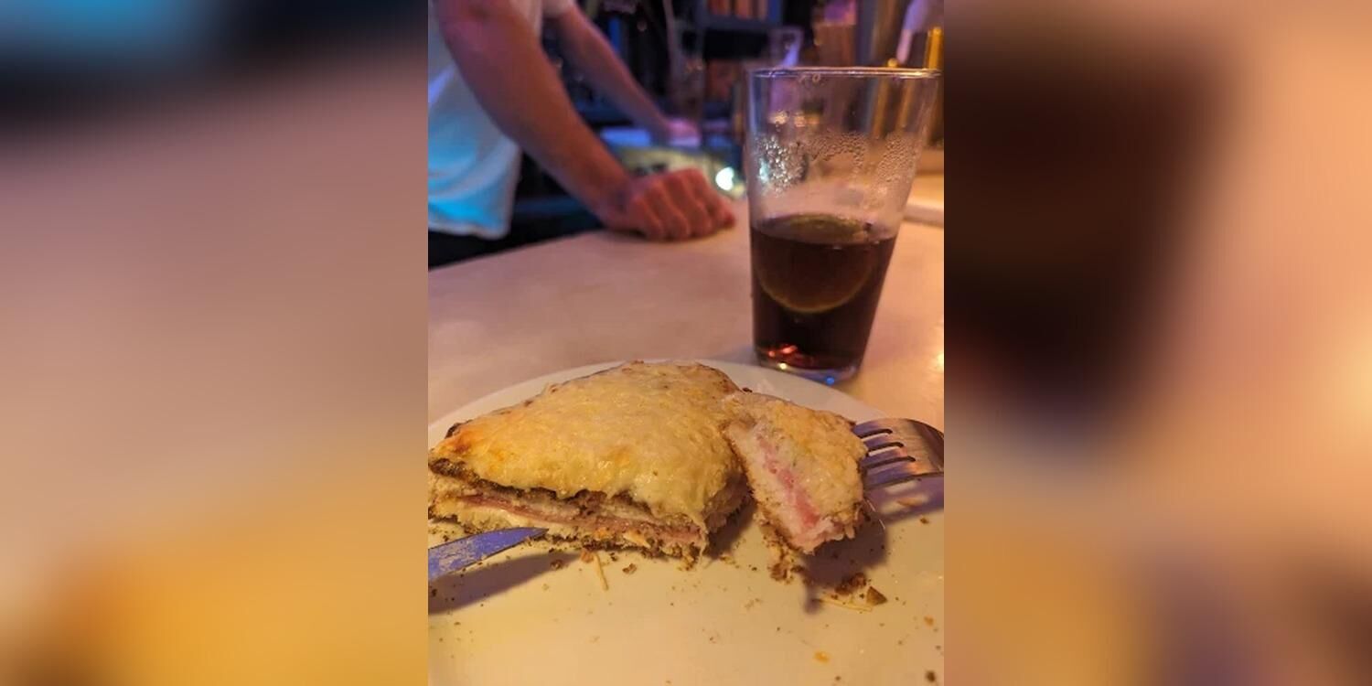 Liberte Cafe, bar