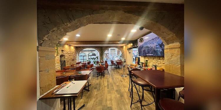 La Mezza, bar