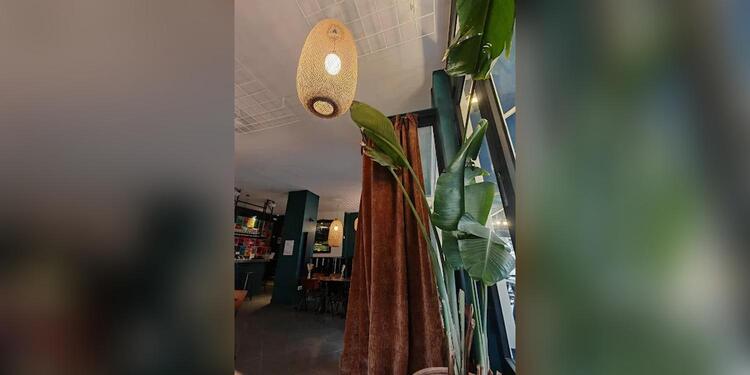 The Wrong Side, restaurant