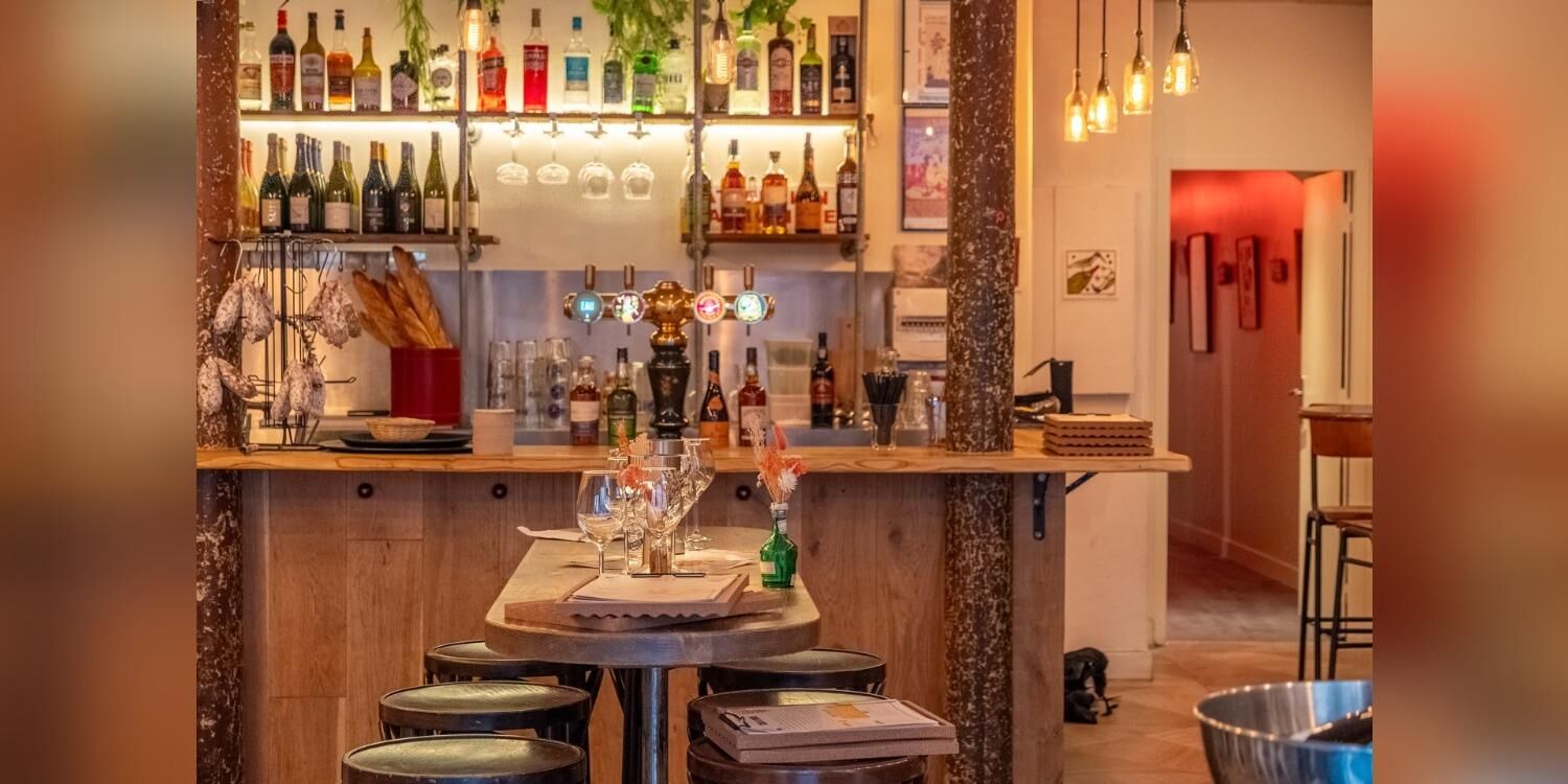 La Curieuse Compagnie, bar