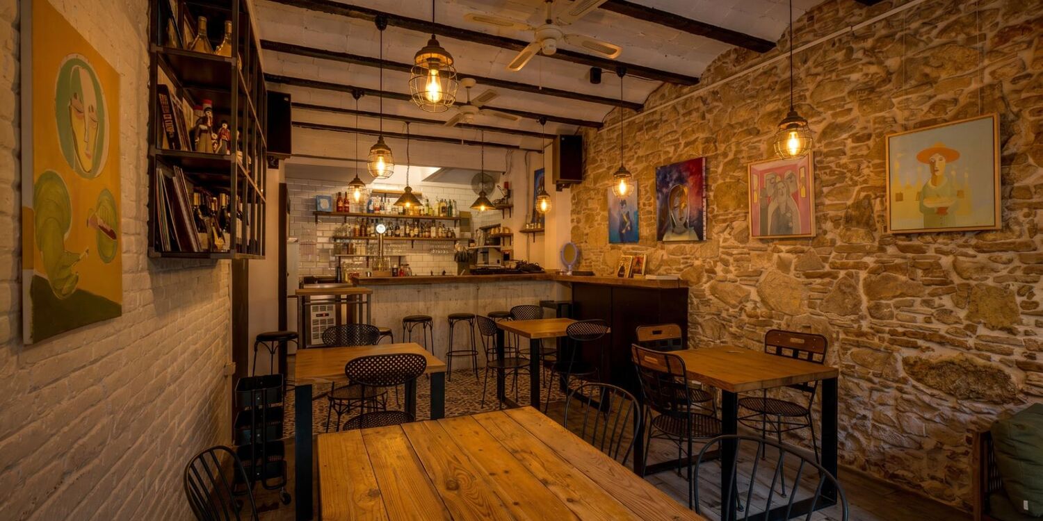 The Fantastic Yellow Dragon / Hi-Fi Creative Bar, bar