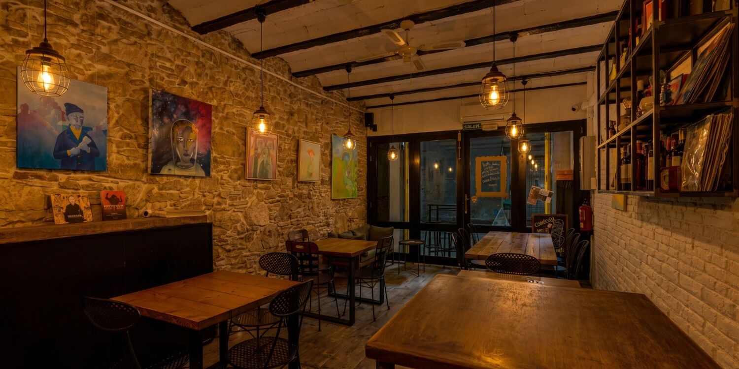 The Fantastic Yellow Dragon / Hi-Fi Creative Bar, bar