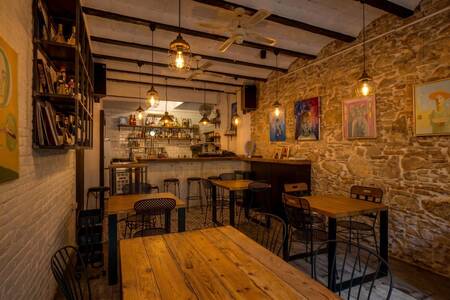 The Fantastic Yellow Dragon / Hi-Fi Creative Bar, Bar Barcelona Gràcia #0