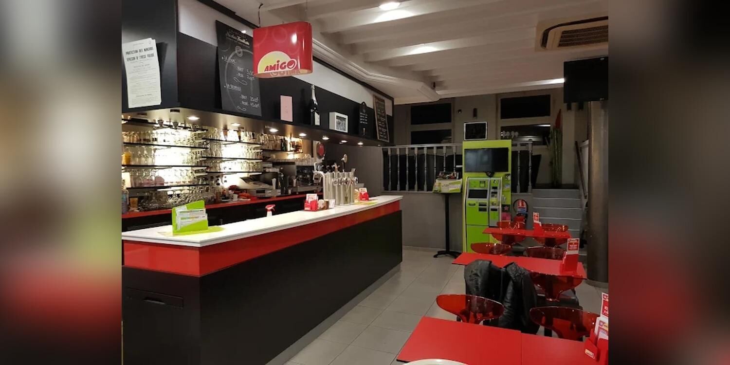 L'ECLIPSE CAFE PMU AMIGO FRANCAISE DES JEUX PMU LOTO, bar
