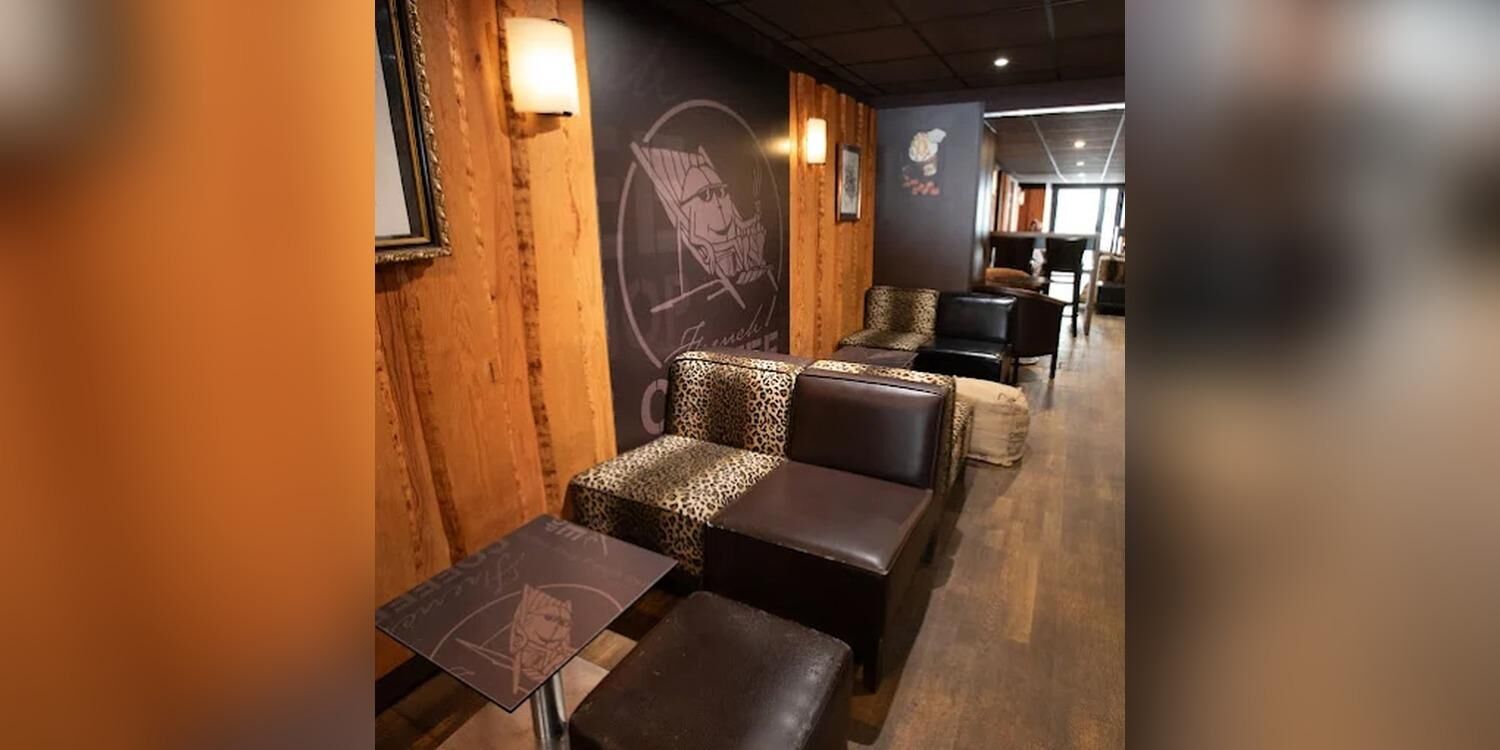 French Coffee Shop, bar