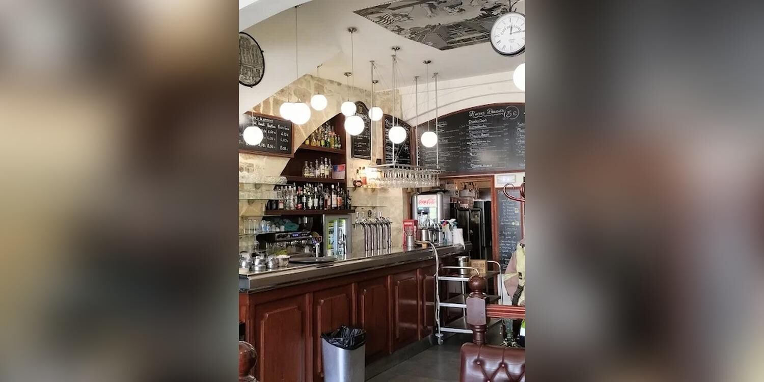 Le Trois Six, bar