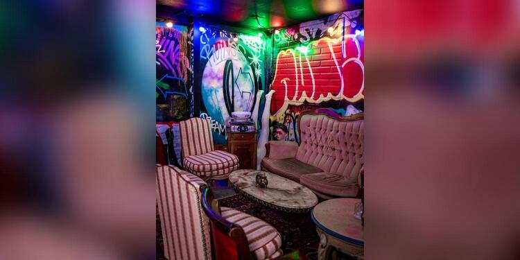 Ruines, bar