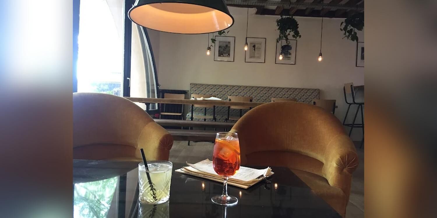 Les Badauds, bar