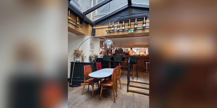 Café Vedette, bar