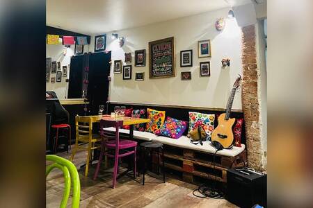 LA CHOLA, Restaurant Marseille Notre-Dame-du-Mont / Cours Julien #0