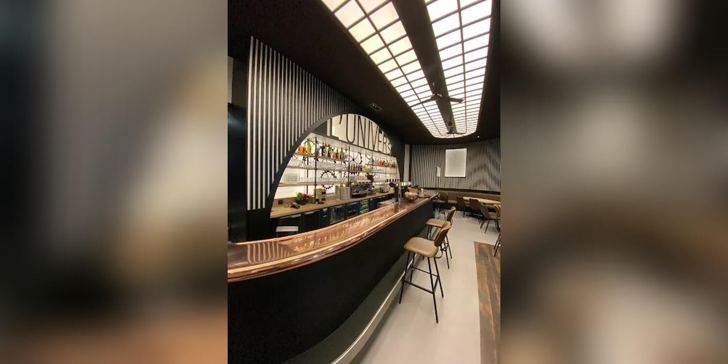 L'Univers, bar