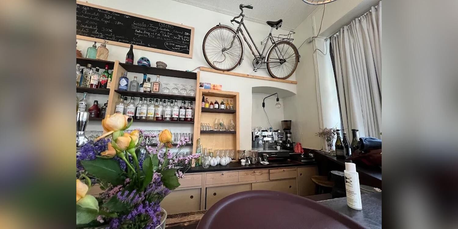 Le Café De La Place Championnet, bar
