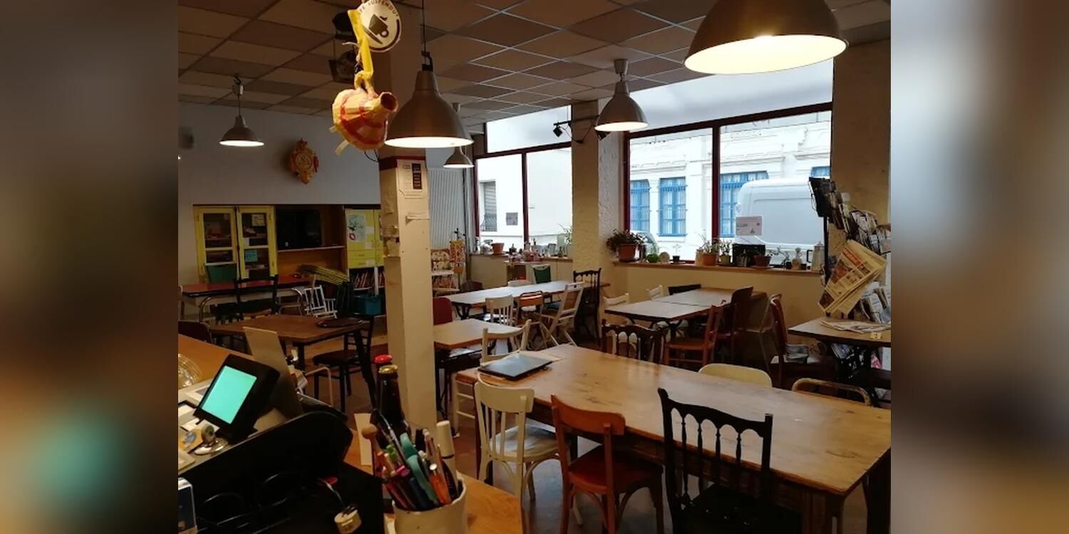 Le Cause Toujours, bar