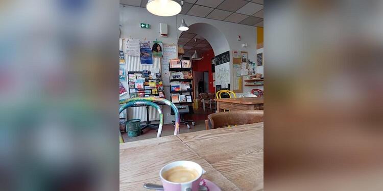 Le Cause Toujours, bar