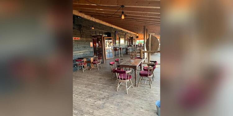 Jean Louis Le Saloon, bar