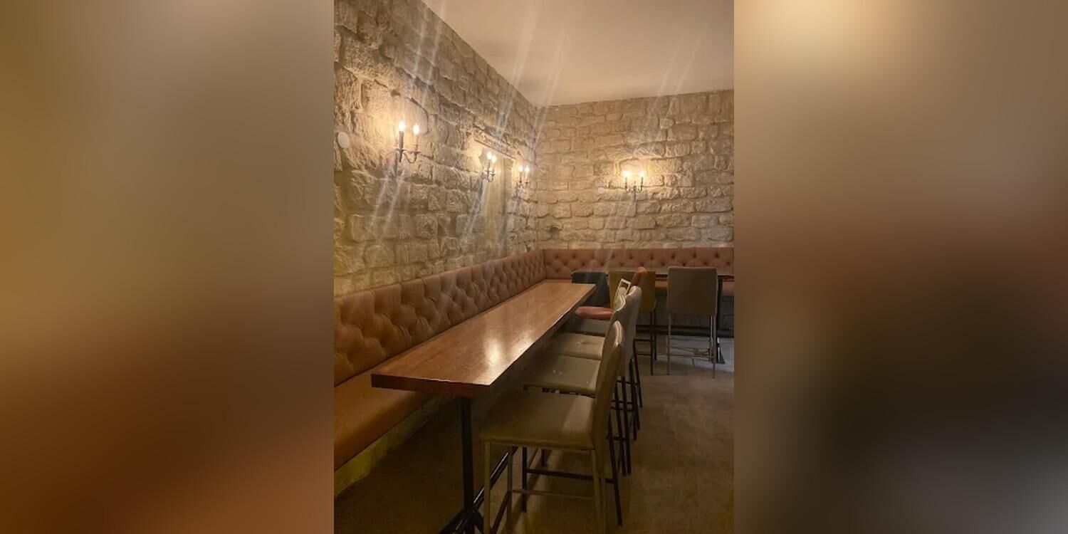 Cave le Quatre, bar