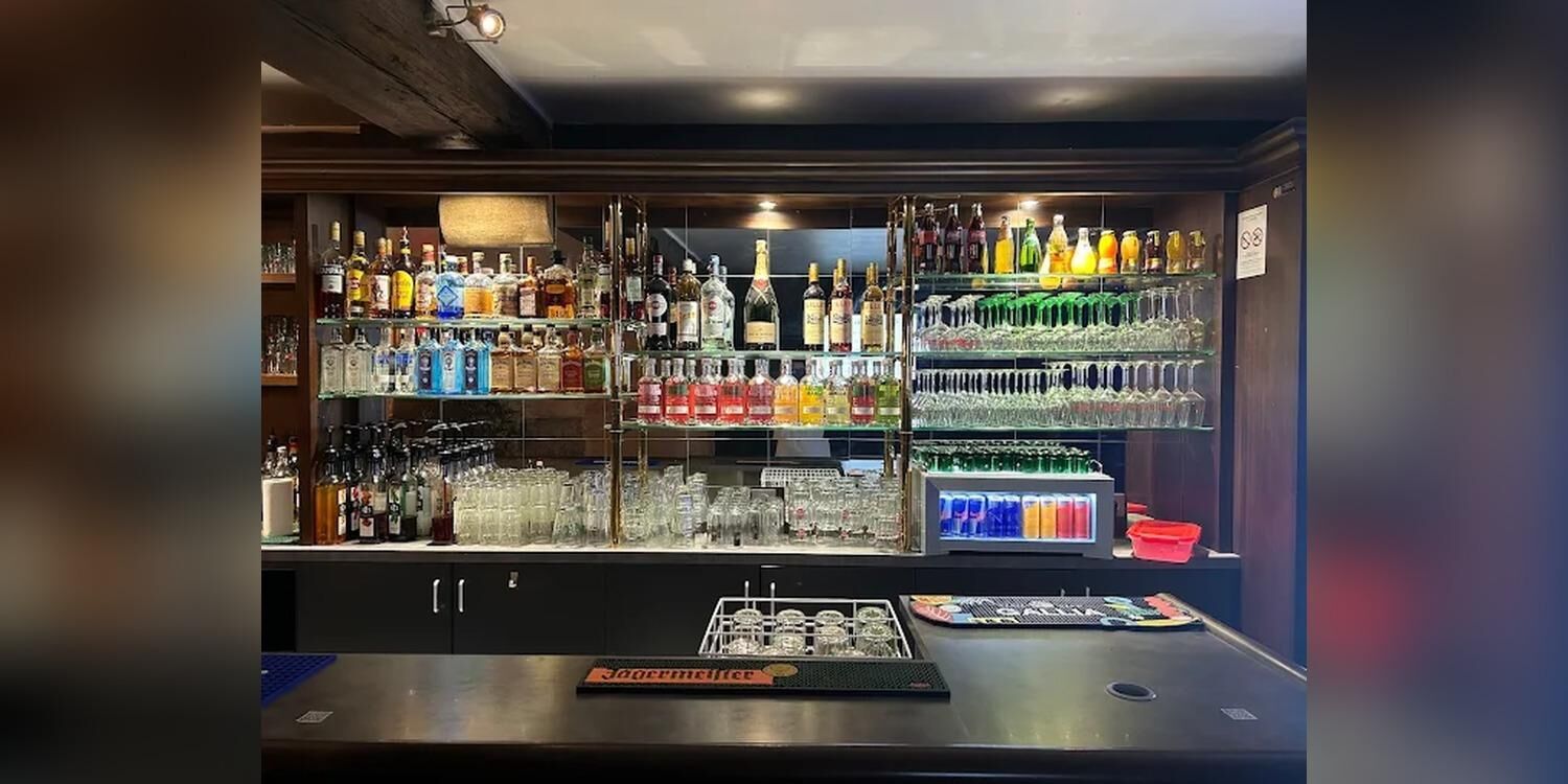 KONG, bar