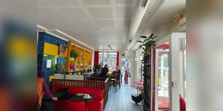 Café des petits frères, bar