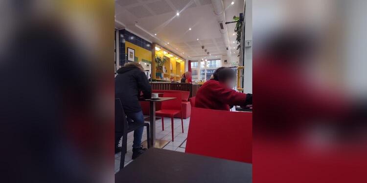 Café des petits frères, bar