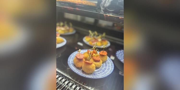 Paellas y Tapas, bar