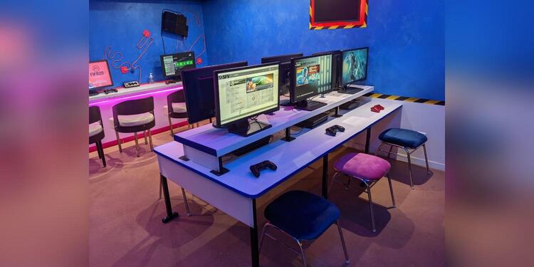 Extra Life Café, bar