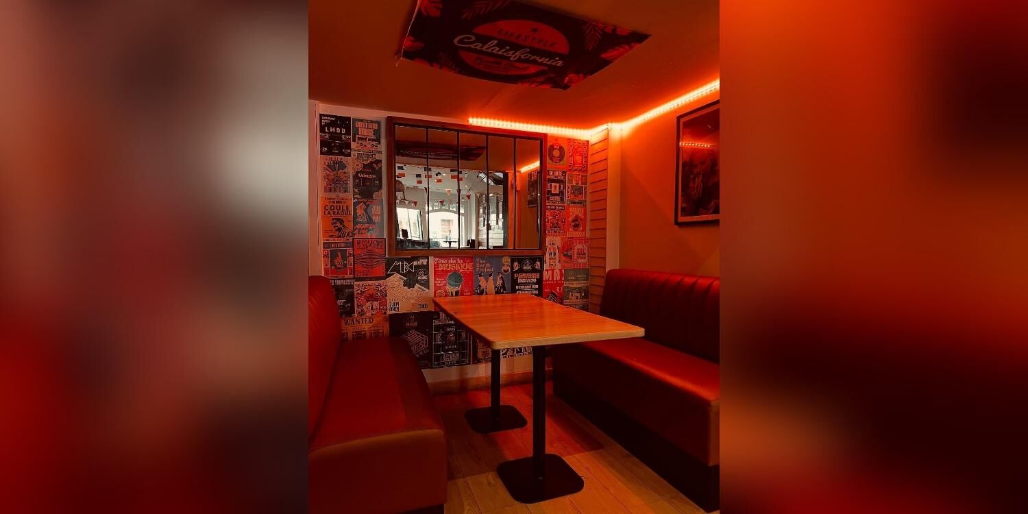 The House by Calaisfornia, bar