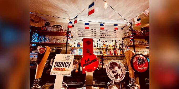 The House by Calaisfornia, bar