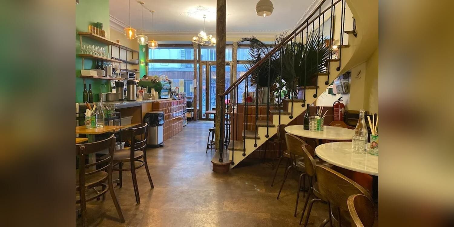 The Hood, bar