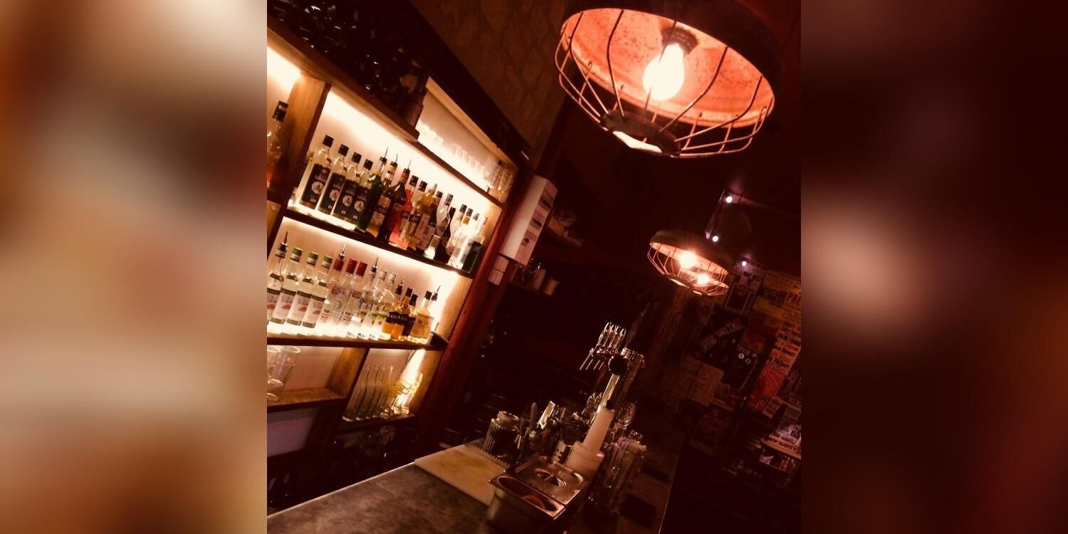 Baron Samedi, bar