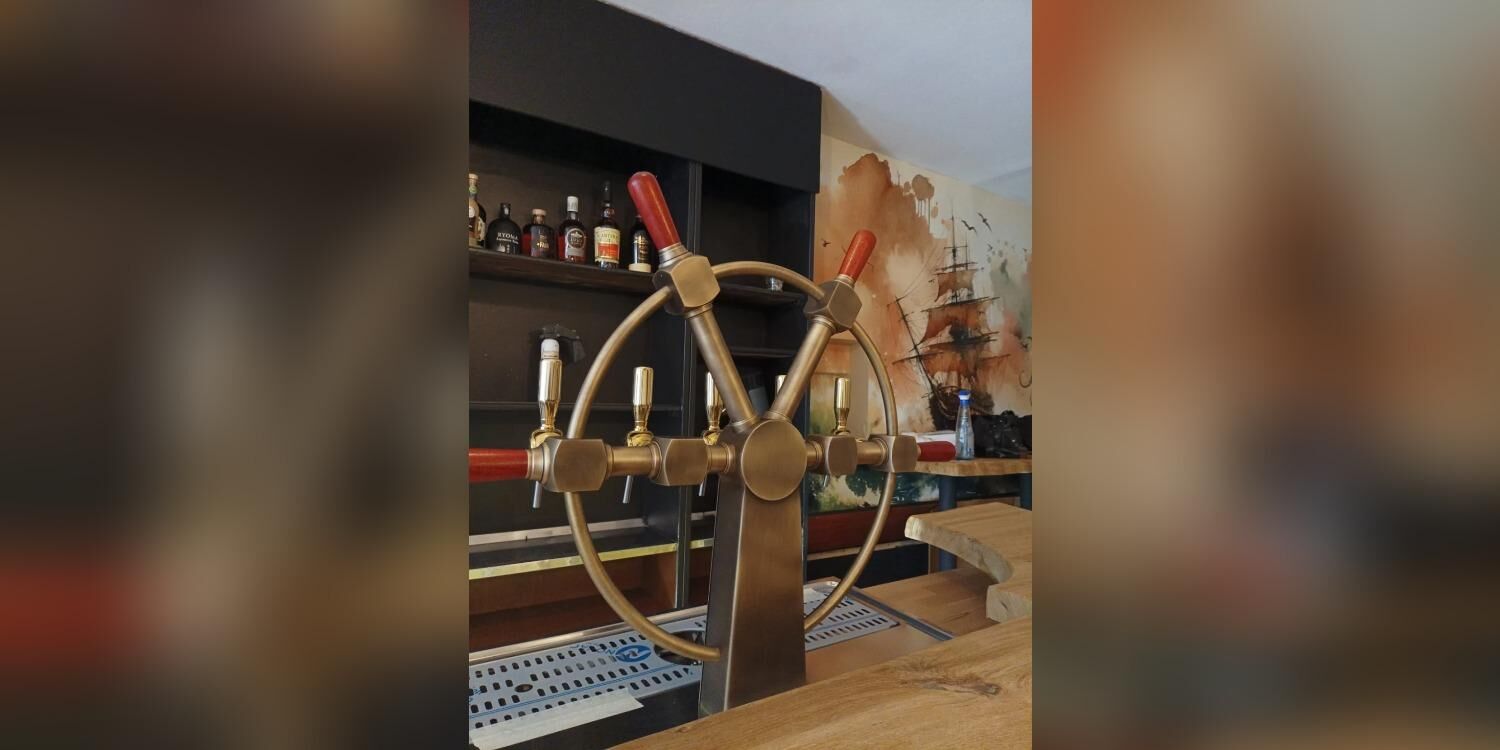 Tortuga Tavern, bar